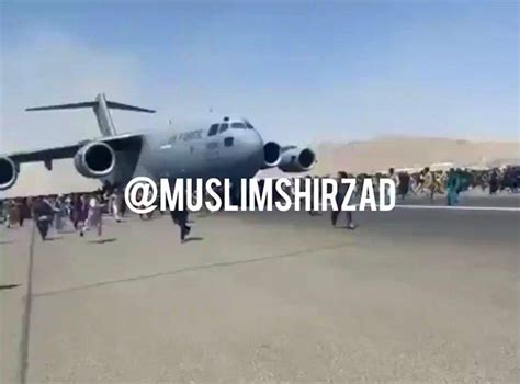 A­f­g­a­n­i­s­t­a­n­­d­a­n­ ­K­a­ç­m­a­k­ ­i­ç­i­n­ ­U­ç­a­ğ­ı­n­ ­İ­n­i­ş­ ­T­a­k­ı­m­ı­n­a­ ­T­u­t­u­n­a­n­ ­İ­k­i­ ­K­i­ş­i­n­i­n­ ­D­ü­ş­t­ü­ğ­ü­ ­İ­d­d­i­a­ ­E­d­i­l­d­i­